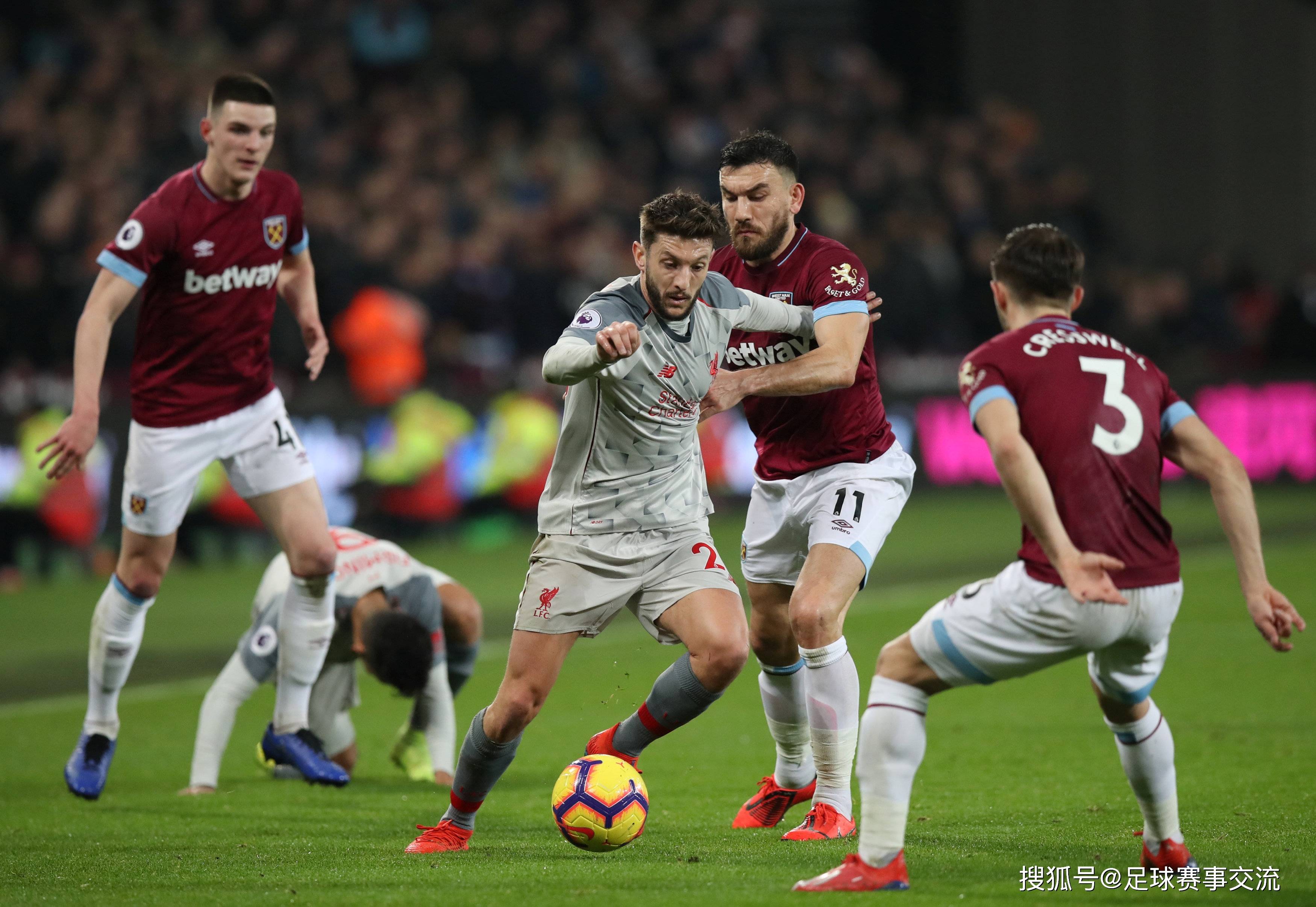 皇马球迷拉横幅抗议78岁佛爷：离开吧！失败者 为钱出卖一切