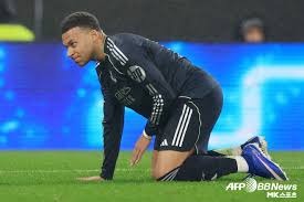 塔坦杯直播上演最燃回忆杀，球球大作战十周年福利清单看花眼